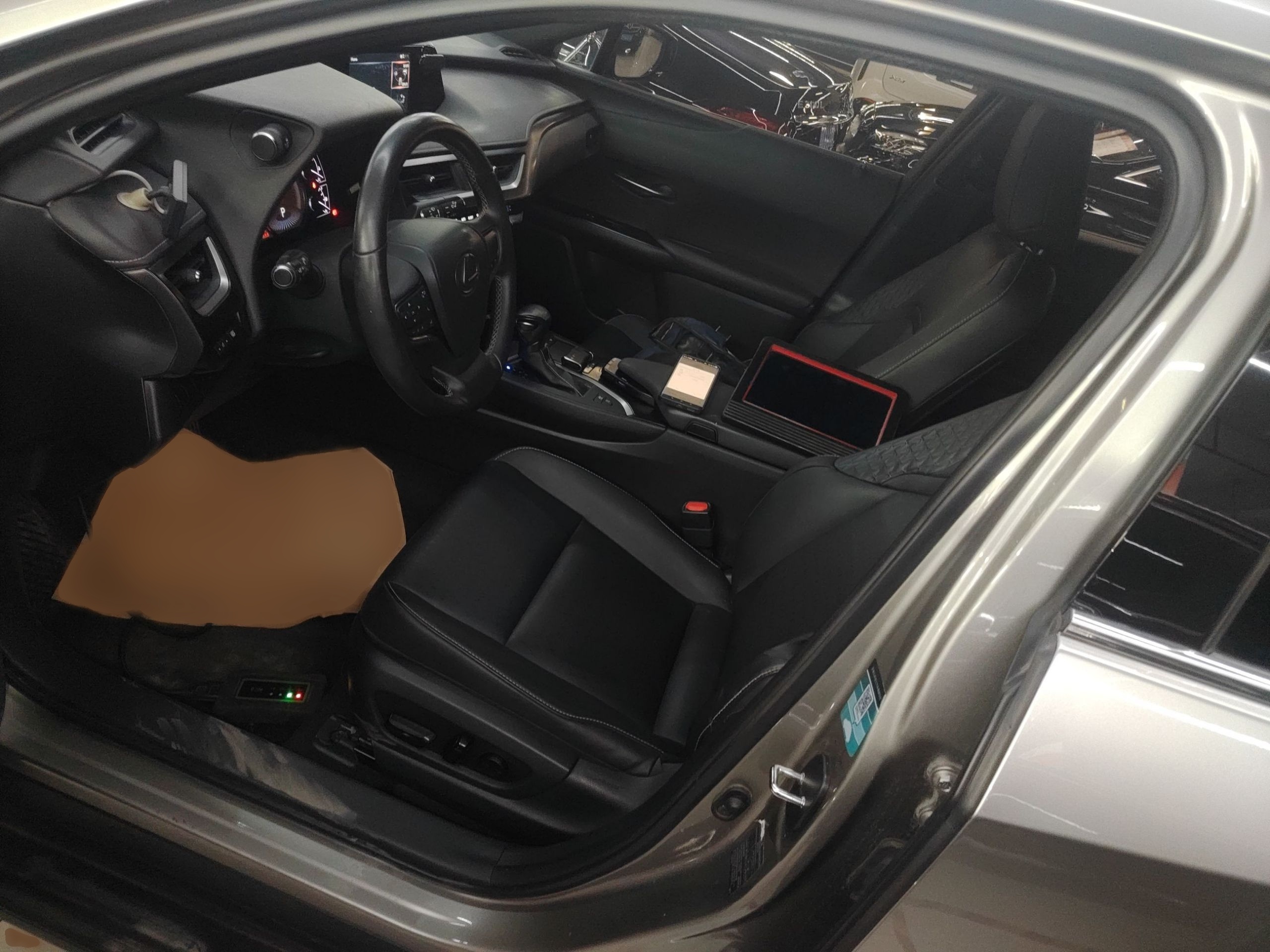 المقاعد الأمامية داخل السيارة