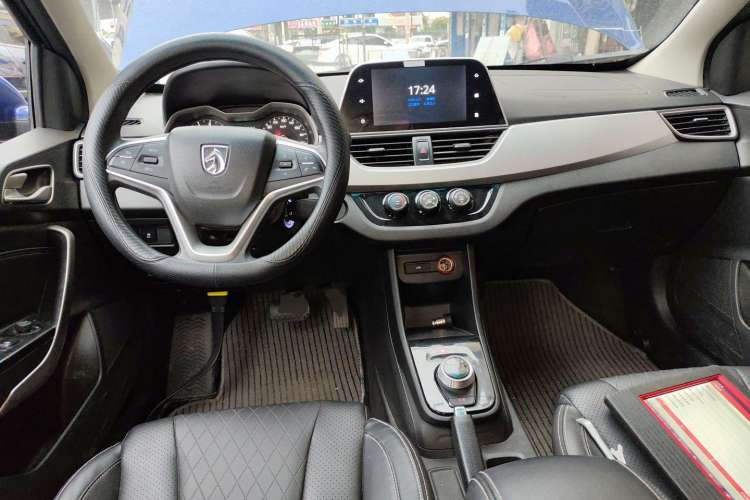 Used Baojun 310W 2018 1.5L Automatic Fashion Version China V Emission Standard
