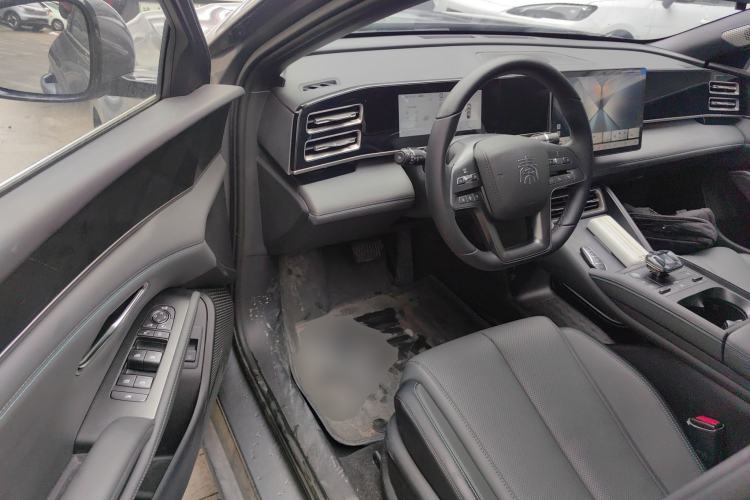 Used BYD Qin L 2025 DM-i Smart Drive 120KM Superior Model
