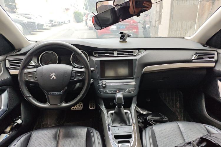 Used Peugeot 408 2015 1.2T Automatic Luxury Edition Center Console