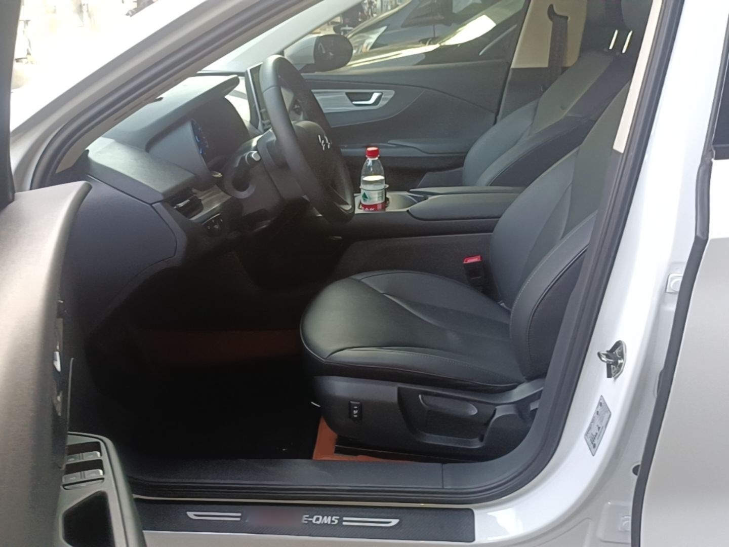 Hongqi E-QM5 2025 500km Range Commuter Version — снимка 17