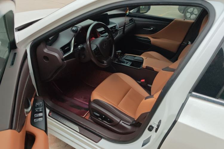 Used Lexus ES 2020 200 Excellence Edition
