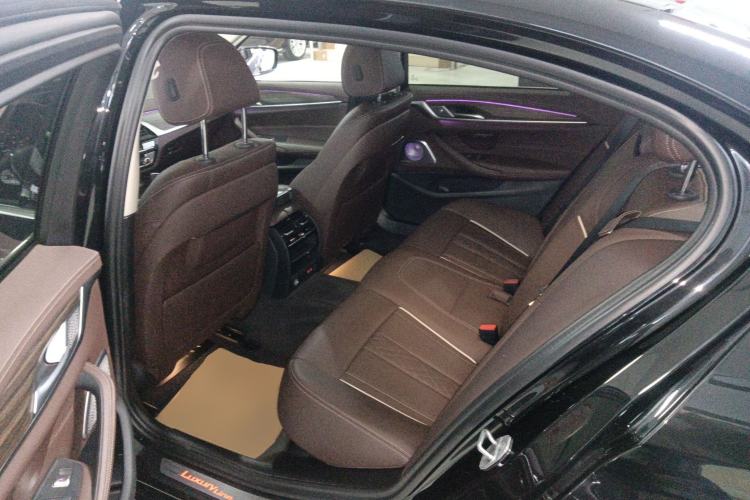 Used BMW 5 Series 2022 Second Facelift 530Li Leading Edition Luxury Package Left Rear Seat