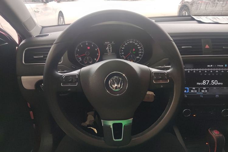 Used Volkswagen Sagitar 2014 Revised Version 1.4TSI Automatic Luxury Edition Steering Wheel