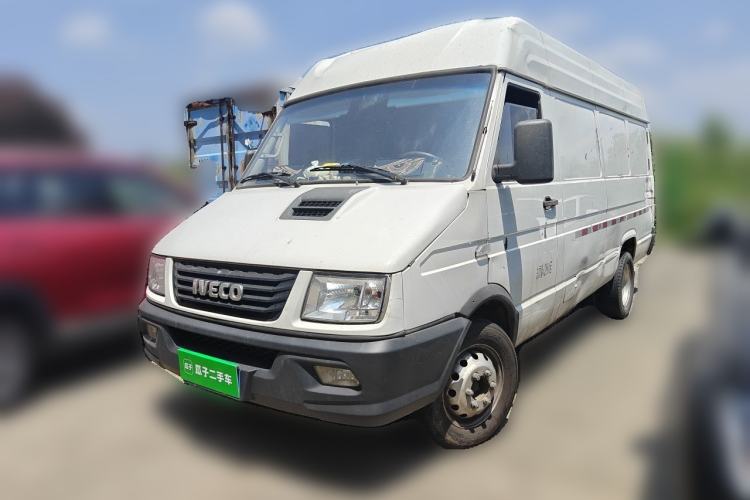 Used Iveco Daily 2021 2.5T V40 2-3 Seater Long Wheelbase Mid-Roof Dual Tires Manual Doors