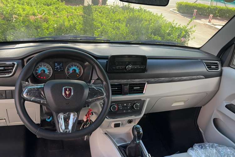 Used Jinbei Hiace X30 2022 1.5L Business-Class Central Air-Conditioned Coach China VI Standard SWC15M
