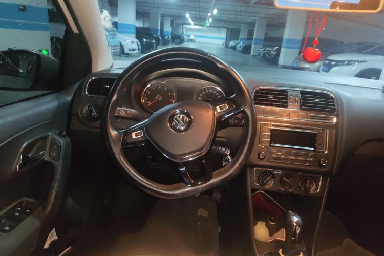 Used Volkswagen Polo 2016 1.6L Automatic Comfort Model Steering Wheel