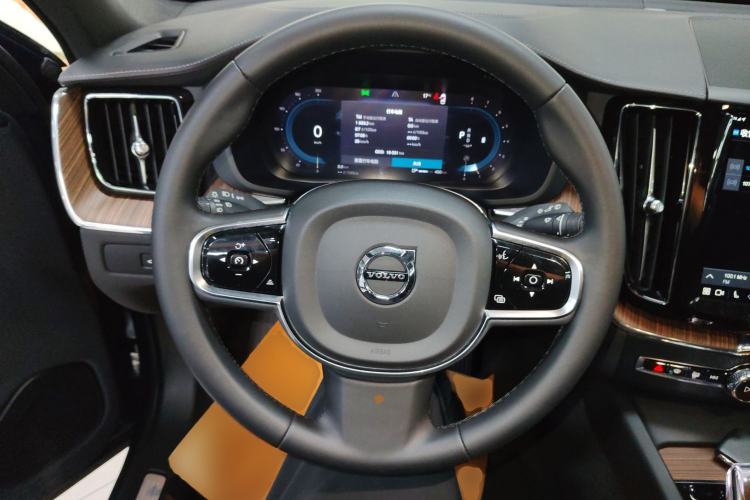 Used Volvo XC60 2024 B5 4x4 Smart Luxury Edition