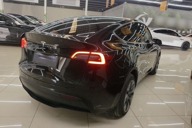 Used Tesla Model Y 2022 Long-Range All-Wheel-Drive Version