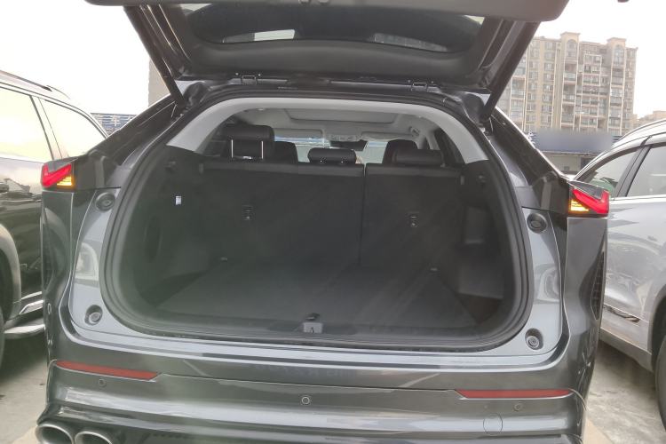 Used CHANGAN OSHAN Z6 2023 Blue Whale 1.5T DCT Smart-Led City Edition Trunk