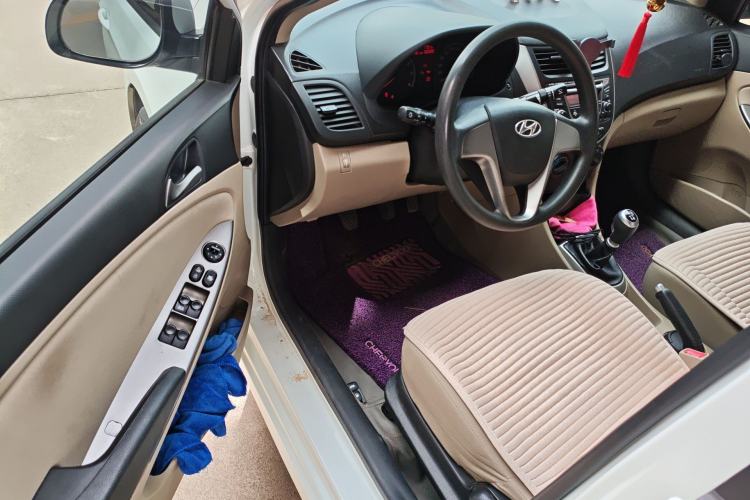 Used Hyundai Verna (older generation) 2014 1.4L Manual Smart GLS Trim Driver Seat