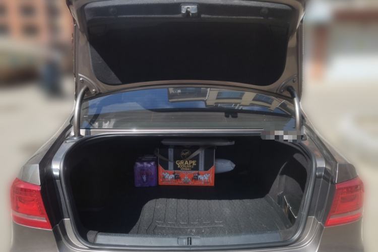 Used Volkswagen Magotan 2015 1.8TSI Prestige Model Trunk