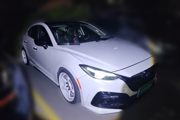 Used Mazda 3 Axela 2014 Sedan 2.0L Automatic Sport Model
