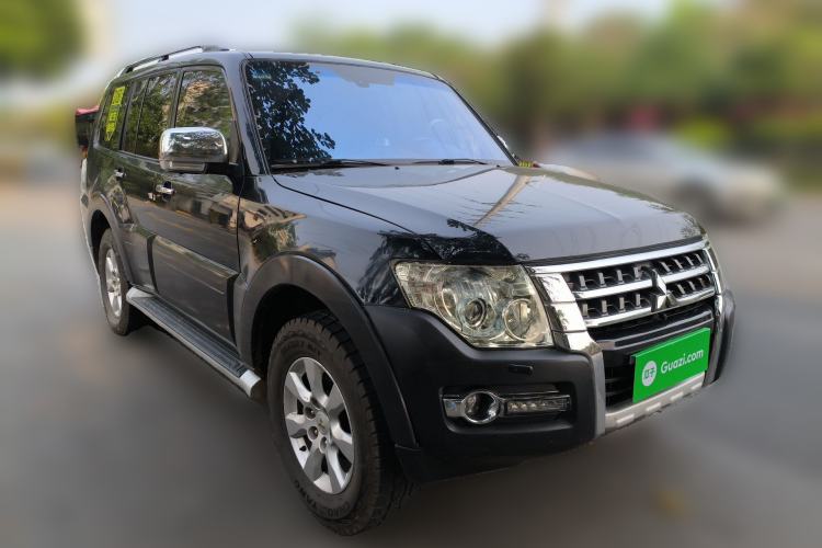 Used Mitsubishi Pajero 2014 3.0L Elite Upgrade Edition Front Right 45 Deg