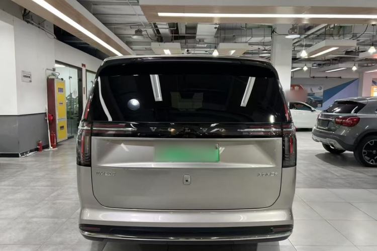 Used Volvo EM90 2025 Ultra Six-Seater Exterior 6