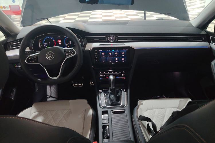 Used Volkswagen Magotan 2023 2 Million Units Commemorative Edition 330TSI DSG Luxury Version Center Console