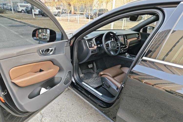 Used Volvo XC60 New Energy 2024 T8 Plug-in Hybrid Long-Range All-Wheel Drive Smart Luxury Edition
