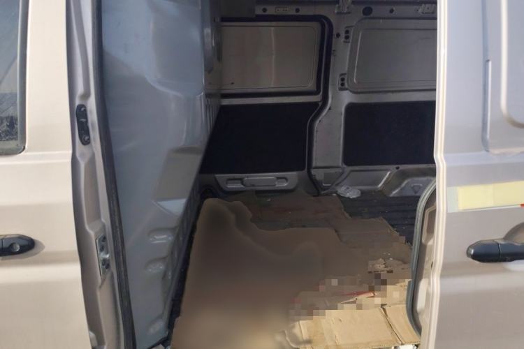 Used Jinbei Hiace X30 2023 1.5L Super-Enjoyment Van 2/5 Seats Non-Air-Conditioned Version SWC15M Interior 4