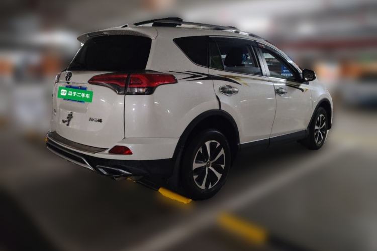 Used Toyota RAV4 2016 2.0L CVT Two-Wheel Drive Fashion Edition China V Standard Rear Right 45 Deg