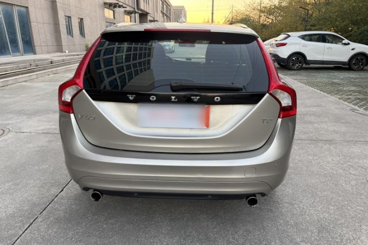 Used Volvo V60 2014 T5 Zhiyi Edition
