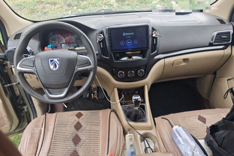 Used Baojun 730 2014 1.5L manual Comfort version 7 seats Center Console