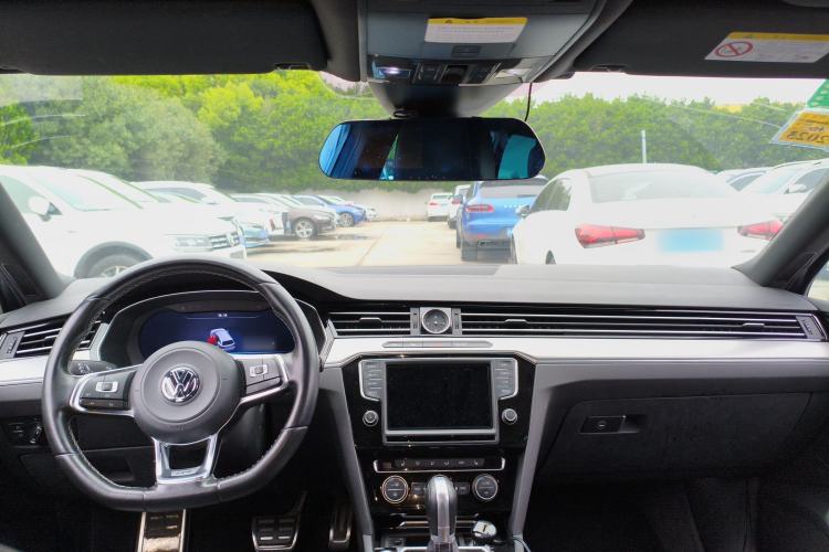 Used Volkswagen Variant 2016 380TSI Two-Wheel Drive R-Line Version Center Console