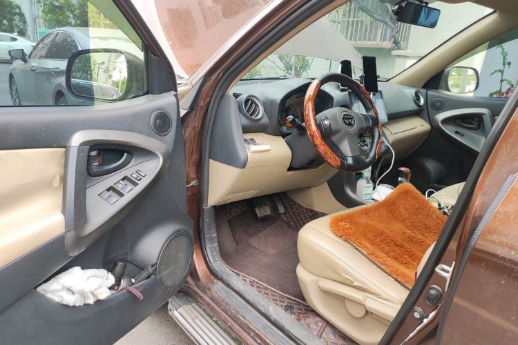 Used Toyota RAV4 2012 Luxurious Edition 2.0L Automatic All-Wheel Drive