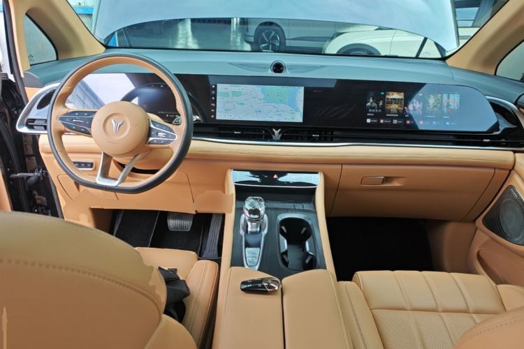 Used VOYAH Dream 2024 PHEV Extended-Range Premium Edition Center Console