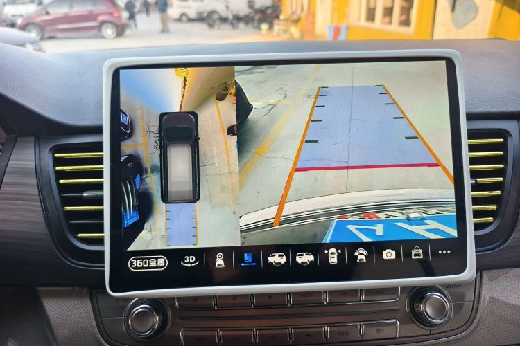 Used SAIC MAXUS G10 2021 2.0T Automatic Elite Edition Diesel 9-Seater
