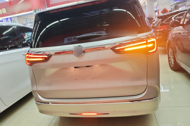 Used Buick GL8 2022 ES Landtrek 653T Luxury Edition