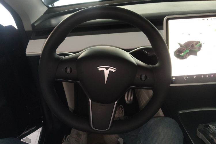 Used Tesla Model Y 2021 Standard Range Rear-Wheel Drive Version Steering Wheel