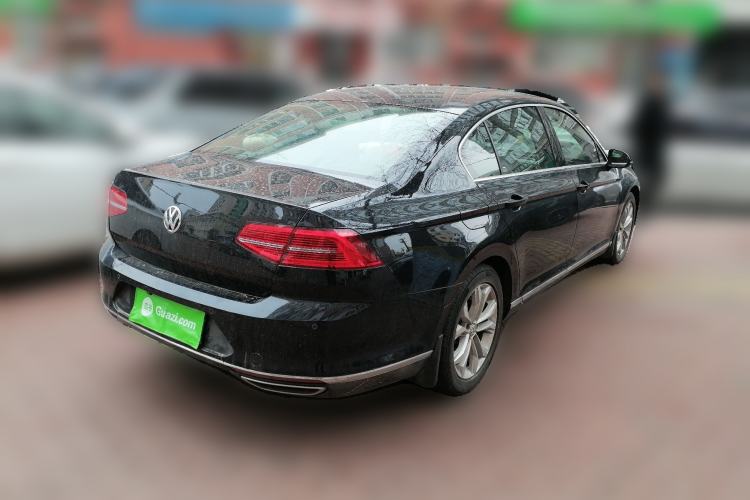 Used Volkswagen Magotan 2017 330TSI DSG Luxury Model Rear Right 45 Deg