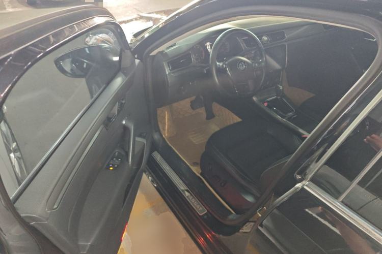 Used Volkswagen Passat 2017 330TSI DSG Luxury Edition Driver Seat