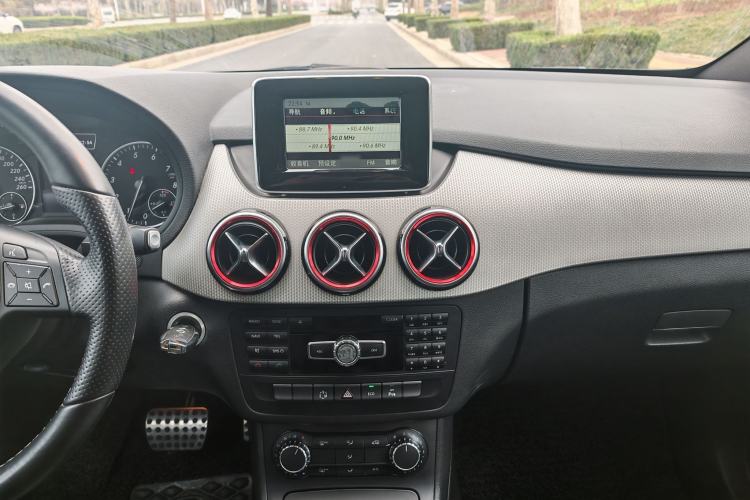 Used Mercedes-Benz B-Class 2012 B 200 Interior 5