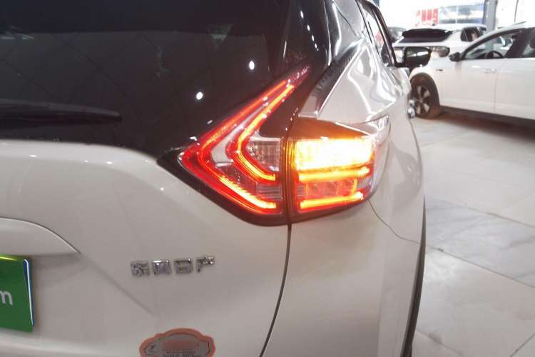 Used Nissan Murano 2021 2.5L XE Two-Wheel Drive Elite Edition Exterior 6