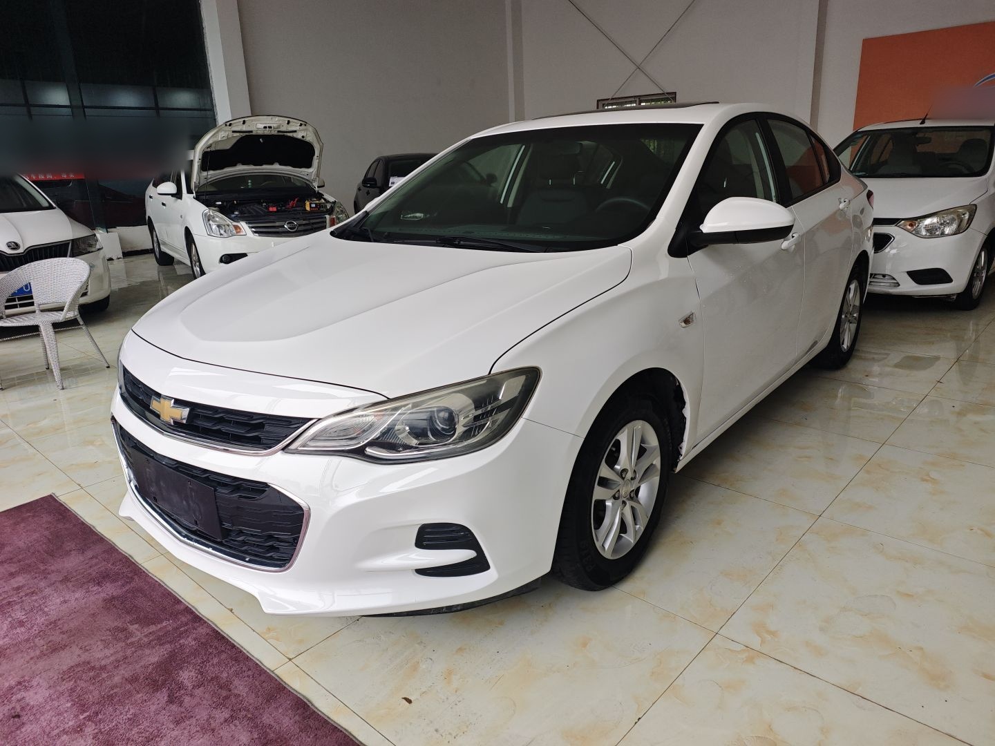 تحت مقدمة السيارة