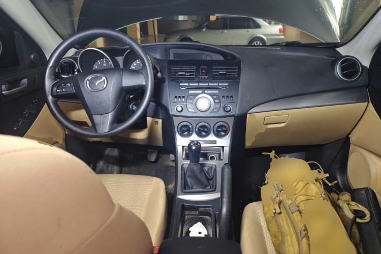 Used Mazda 3 2010 Hatchback 1.6 Manual Comfort Model Center Console