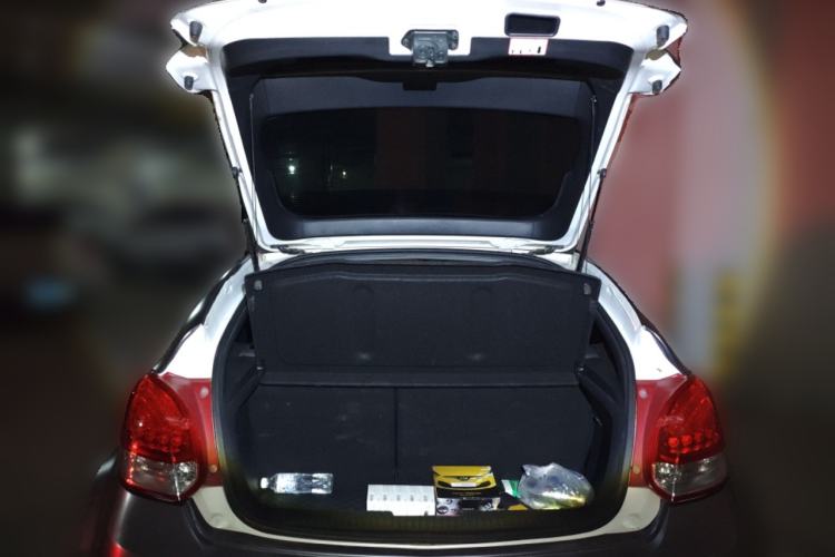 Used Hyundai Veloster 2012 1.6T Automatic Luxury Edition Trunk