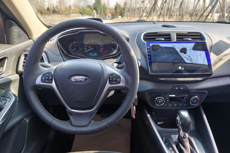 Used Ford Escort 2015 1.5L Automatic Fashion Model
