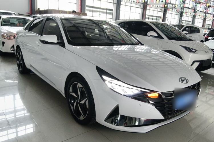 Used Hyundai Elantra 2022 1.5L CVT GLX Elite Edition Front Right 45 Deg