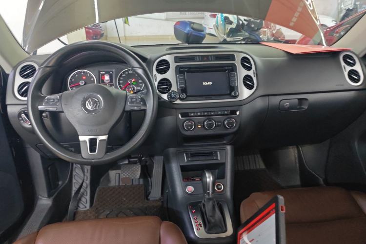 Used Volkswagen Tiguan 2015 1.8TSI Automatic All-Wheel-Drive Luxury Model Center Console