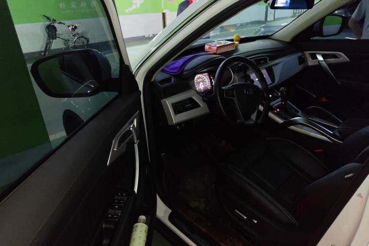 Used Geely Auto Emgrand X7 Sport 2018 1.8TD Automatic Two-Wheel Drive ZhiZun Model with 4G Connectivity