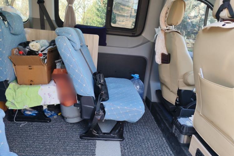 Used SAIC MAXUS Xintu V90 2022 2.0T Manual Zhiyun King Rear-Drive Long Wheelbase High-Roof with Single Rear Tire—6/7 Seats Left Rear Seat