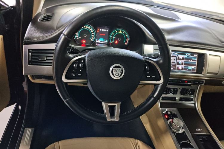Used Jaguar XF 2013 XF 2.0T Luxury Edition Steering Wheel