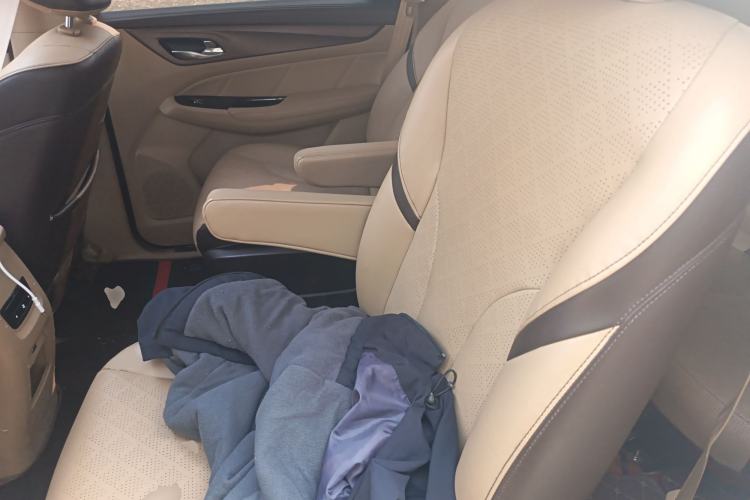 Used Baojun 730 2017 1.8L iAMT Luxury Version 7-Seater
