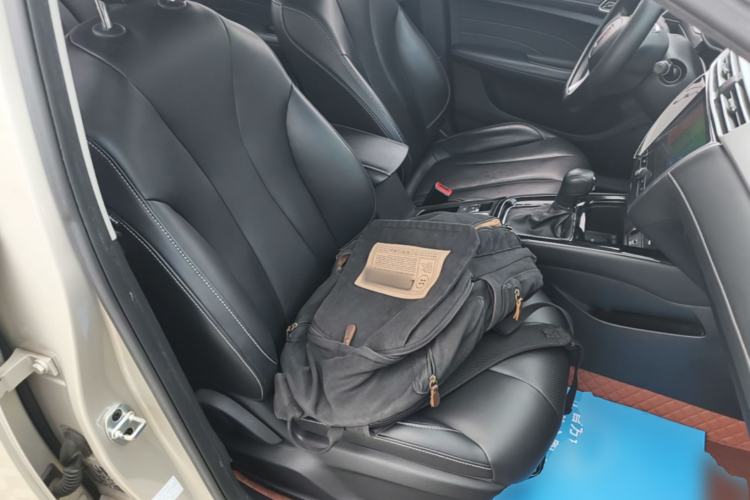 Used Roewe i5 2020 1.5L Automatic 4G Connect Luxury Flagship Edition
