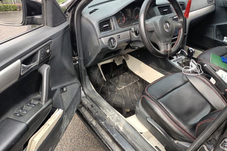 Used Volkswagen Lavida 2013 Revised Classic 1.6L Automatic Fashion Edition Driver Seat