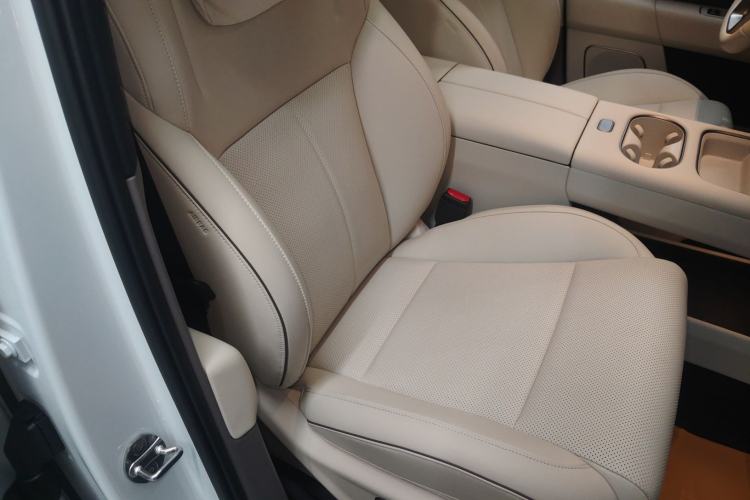 Used Li Auto i6 2025 Model Two-Wheel-Drive Standard Type
