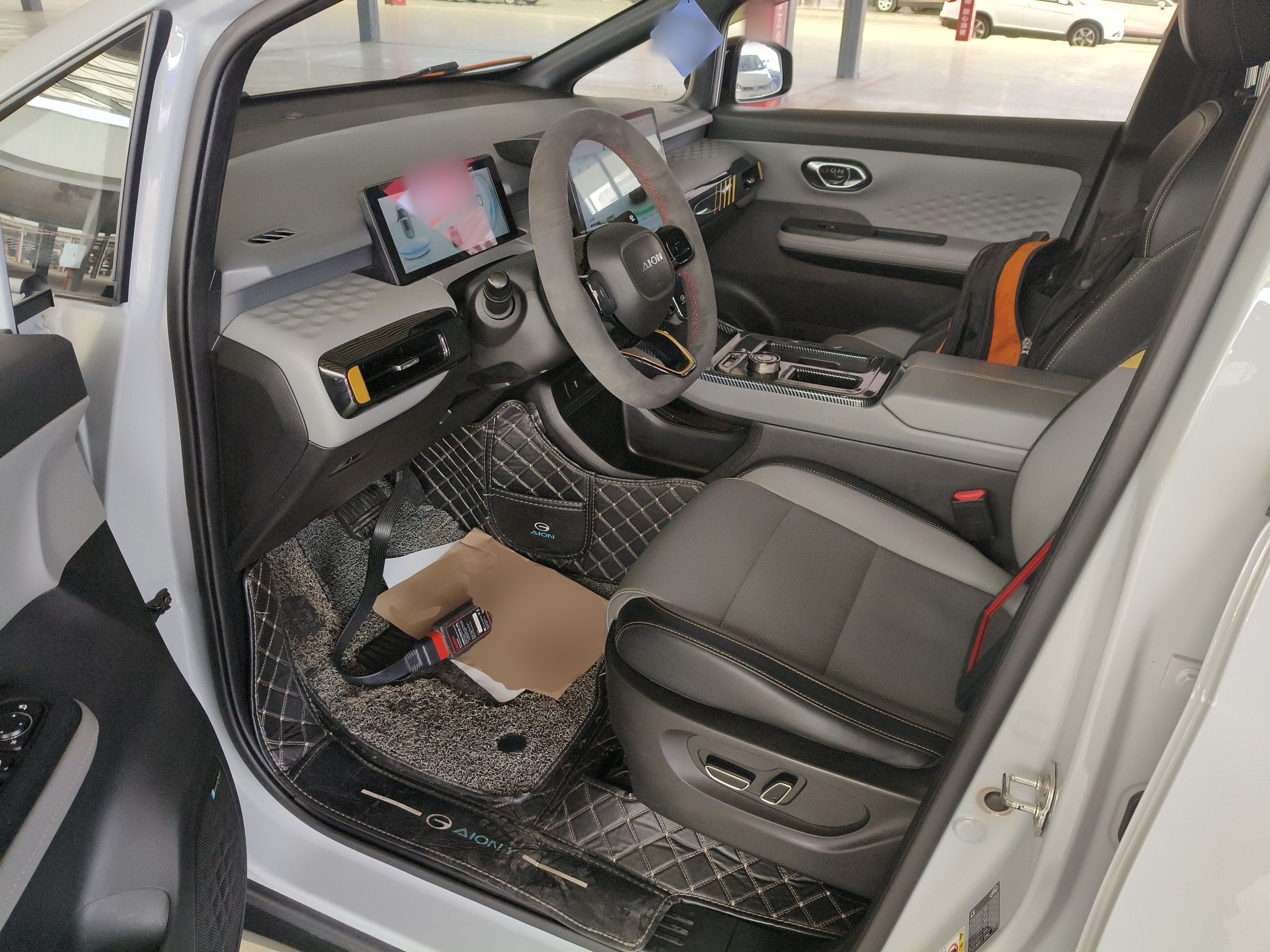 Переднее сиденье в автомобиле