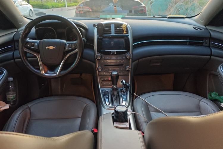 Used Chevrolet Malibu 2014 2.0L Automatic Luxury Edition Center Console